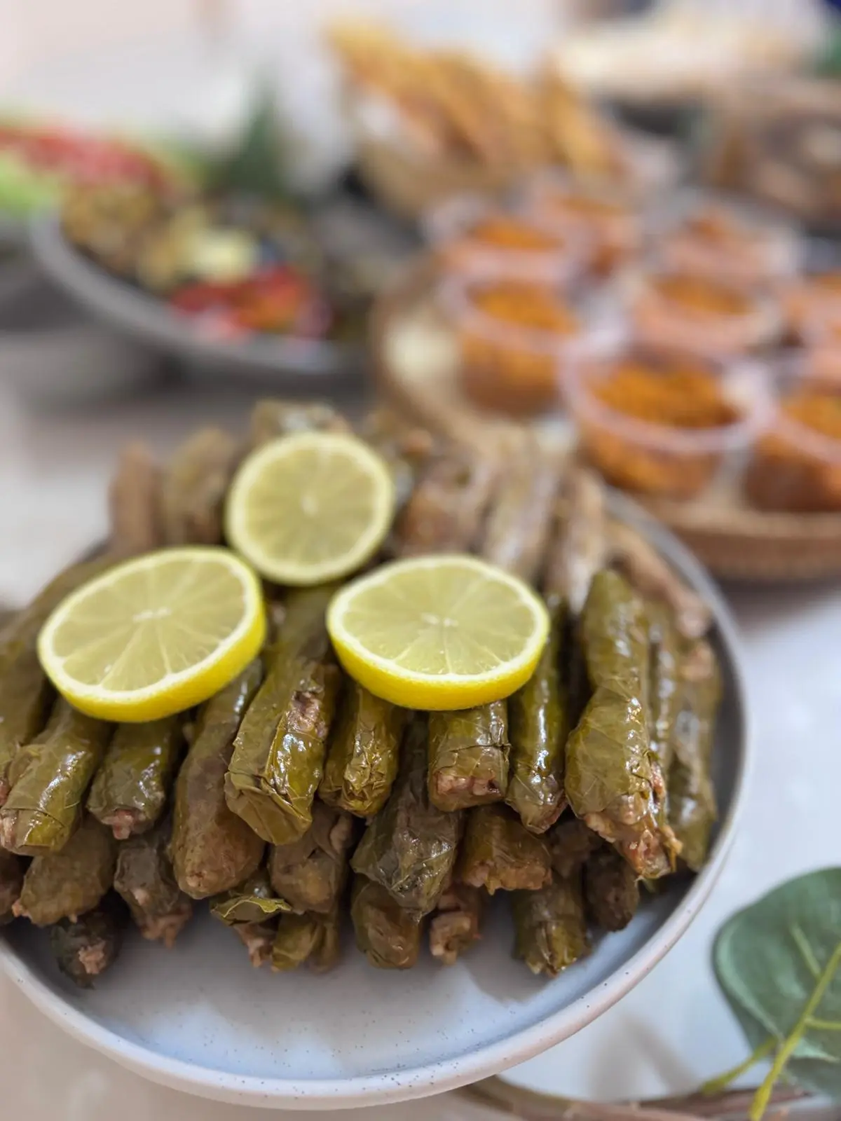 Sarma – gefüllte Weinblätter mit Zitrone